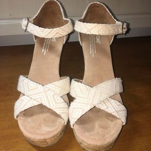 TOMS Tan and White Patterned Wedges (size 8)